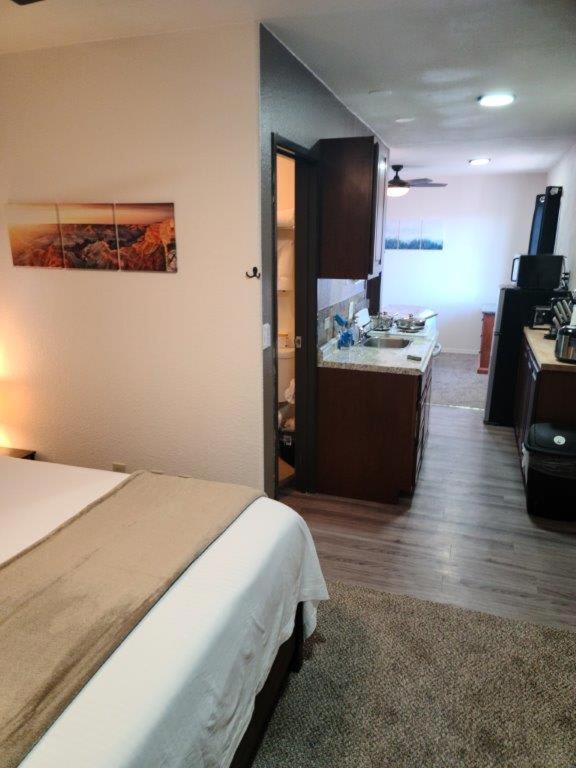 069b Comfortable With Kitchenette And King Bed Near South Rim Sleeps 4 Apartment *