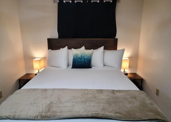 069B Comfortable Suite With Kitchenette And King Bed Near South Rim Sleeps 4