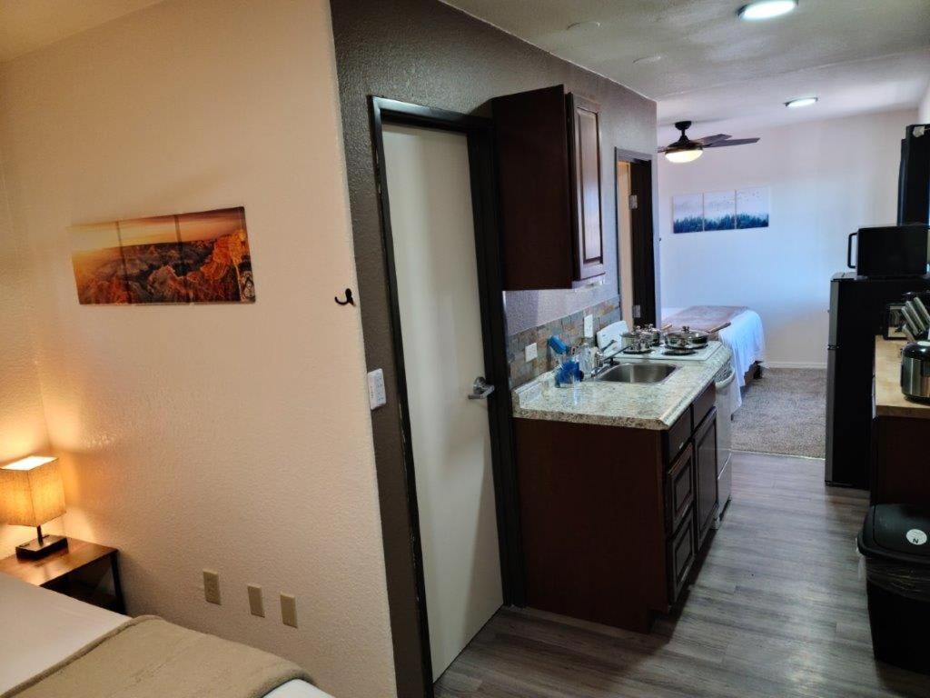 069b Comfortable With Kitchenette And King Bed Near South Rim Sleeps 4 Appartement Val